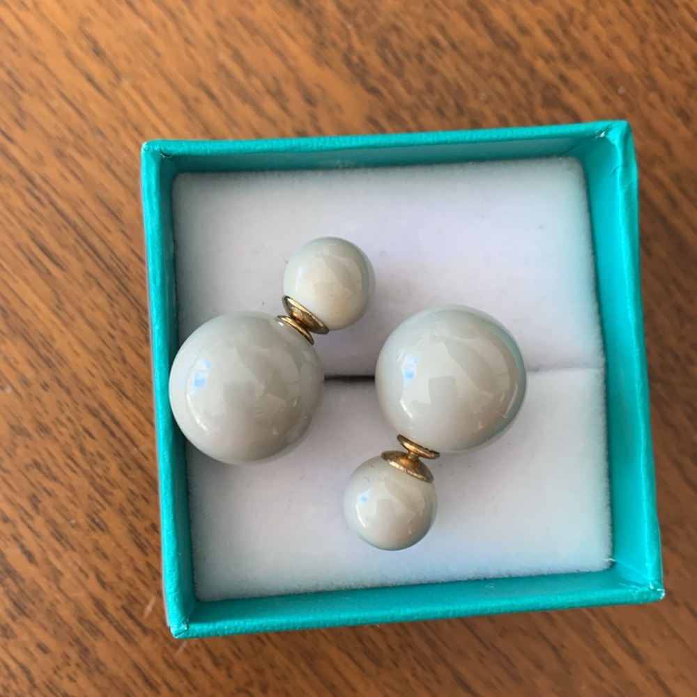 ⚪️⚪️ Double Pearl Stud Earrings